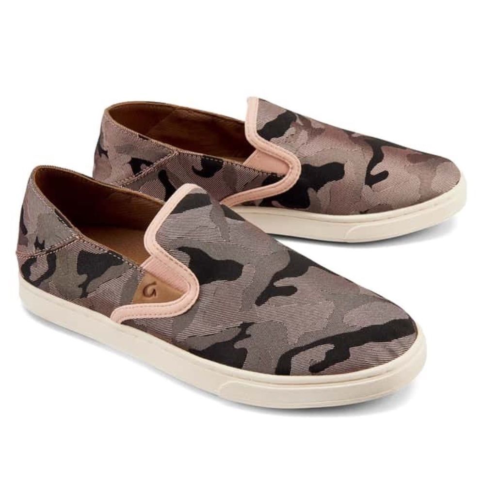 OluKai Women's Pehuea Pai Shoes in Soft Pink/Ke Au Camo